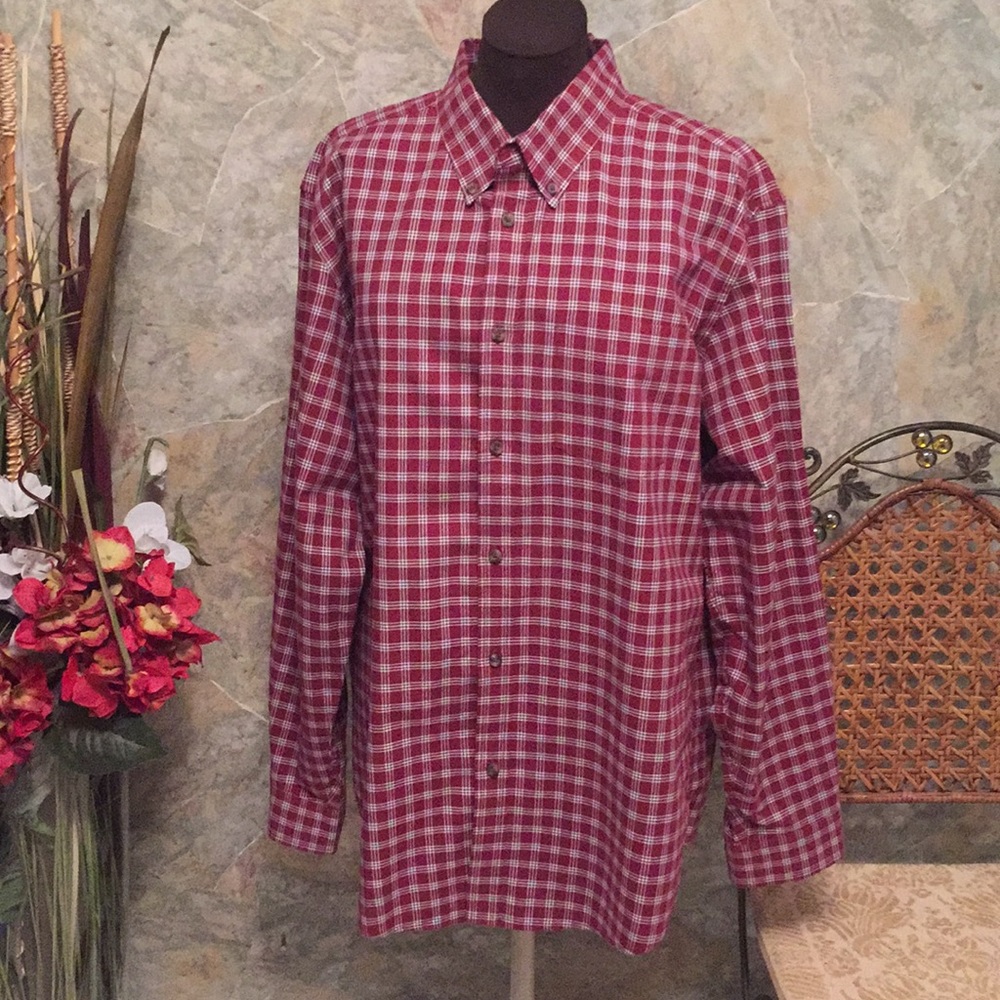 Eddie Bauer relaxed fit ♠️ maroon button shirt